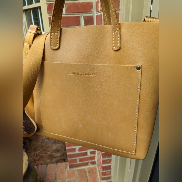 Portland Lather, medium crossbody tote - Picture 2 of 15